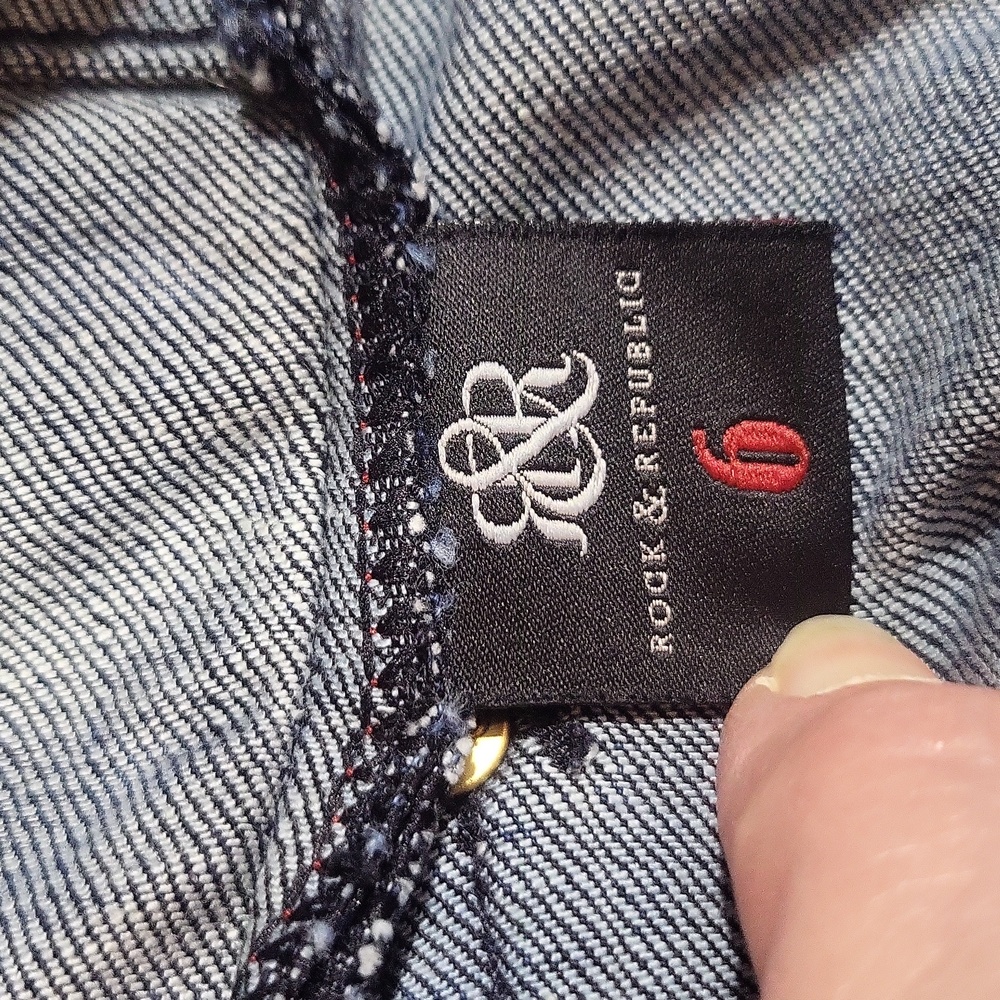 ROCK & REPUBLIC Gold Tone Button Detail Straight Leg 6 / 33.5+" inseam - Picture 6 of 16